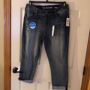Wallflower Juniors size 15 Distressed Blue crop Jeans